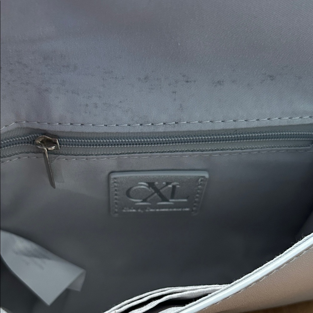NWT CXL by Christian Lacroix Silver Park Smooth Small Clutch Wristlet Reg. $78 - Picture 3 of 12